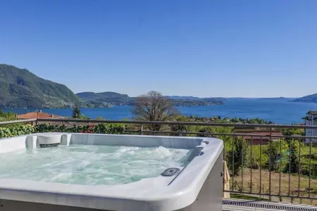 Location Maison à Arizzano 12 personnes
