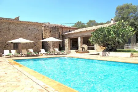 Location Maison à Navata 13 personnes