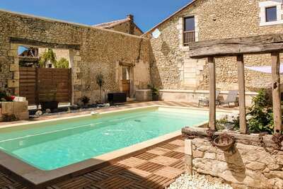 Location Maison à Champagne et Fontaine 10 personnes, Aquitaine