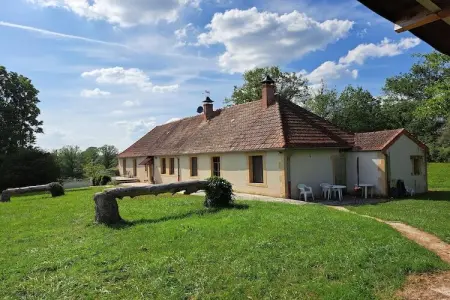 Location Maison à Vieure 8 personnes