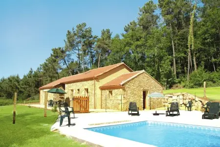 Location Maison à Blanquefort Sur Briolance 10 personnes