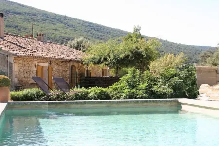 Location Maison à Lacoste 6 personnes