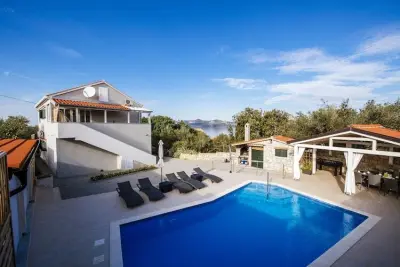 Location Maison à Mali Iz 8 personnes