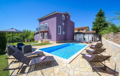 Location Maison à Perci 12 personnes