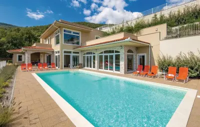 Location Maison à Veprinac 10 personnes