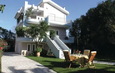 Location Maison à Kamares Aigio Pel. 8 personnes