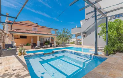 Location Maison à Brodarica 4 personnes
