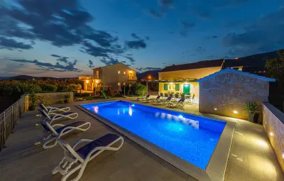 Location Maison à Kastel Stari 14 personnes