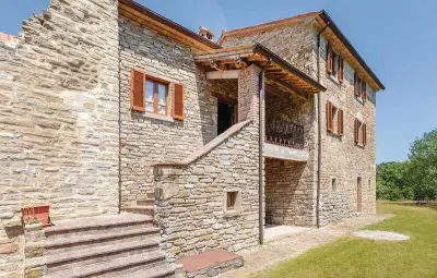 Location Maison à Pietralunga PG 9 personnes