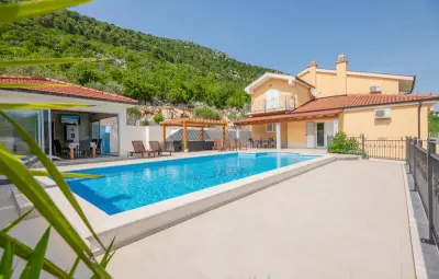 Location Maison à Vrgorac 9 personnes
