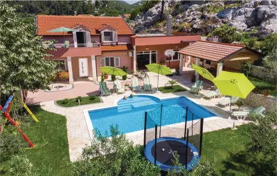 Location Maison à Bacina 8 personnes