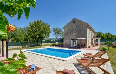 Location Maison à Hrvace 8 personnes