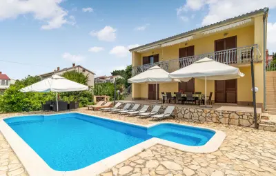 Location Maison à Banjol 12 personnes