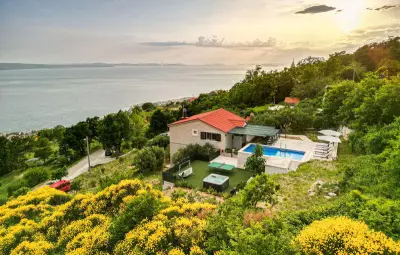 Location Maison à Omis 6 personnes