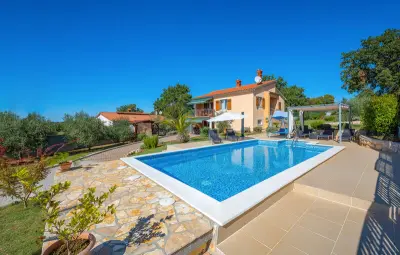 Location Maison à Radmani 8 personnes
