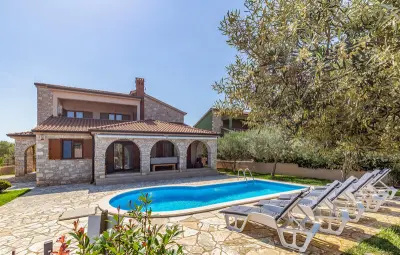 Location Maison à Galizana 8 personnes