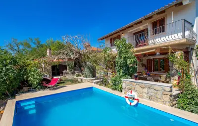 Location Maison à Banjol 8 personnes