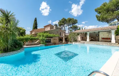 Location Maison à Orgon 12 personnes