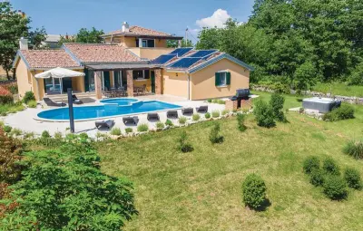 Location Maison à Rezanci 10 personnes