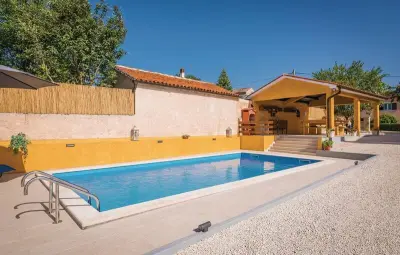 Location Maison à Barban 8 personnes