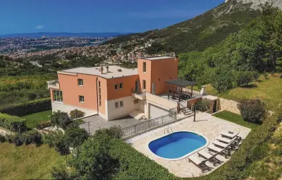 Location Maison à Solin 12 personnes