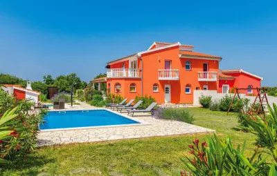 Location Maison à Sisan 10 personnes