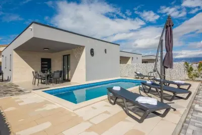 Location Villa à Vir 6 personnes