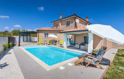 Location Maison à Galizana 8 personnes