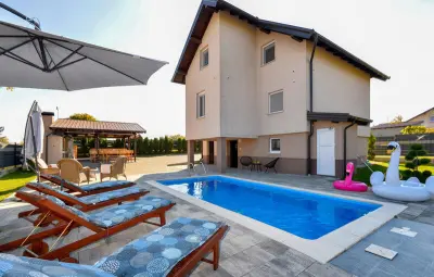 Location Maison à Gracec 8 personnes