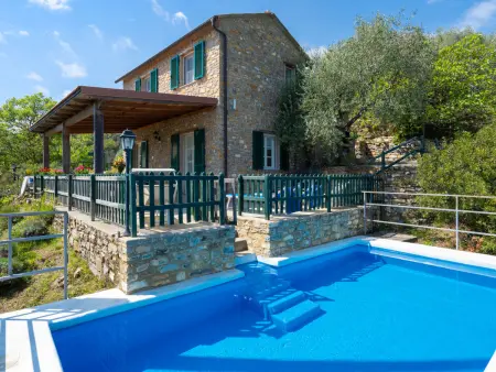 Location Maison à Pietrabruna 6 personnes