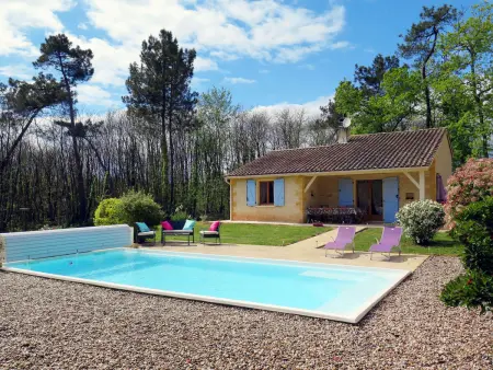 Location Gîte à Blanquefort sur Briolance 5 personnes