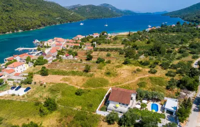 Location Maison à Broce 8 personnes