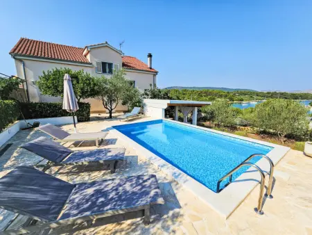 Location Maison à Bilice 5 personnes