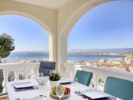 Location Maison à Roses 6 personnes