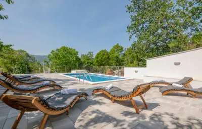Location Maison à Vrgorac 15 personnes