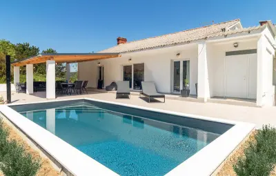 Location Maison à Mundanije 8 personnes
