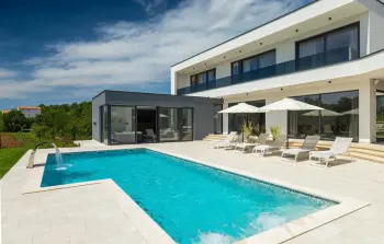 Location Maison à Tinjan 8 personnes