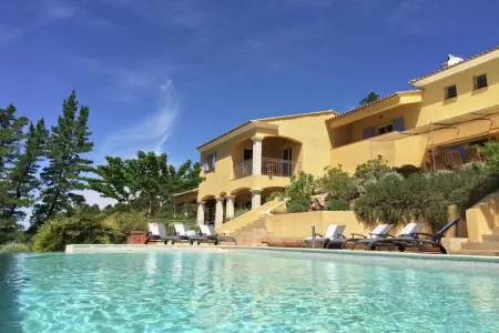 Location Villa à Le muy 12 personnes