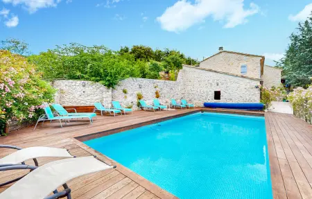 Location Maison à Lussan 10 personnes
