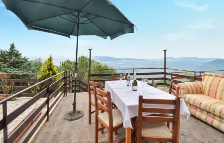 Location Maison à Serrone 5 personnes