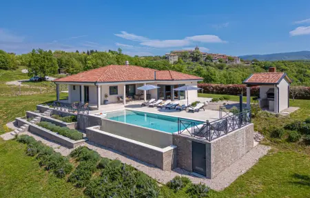 Location Maison à Hum 6 personnes
