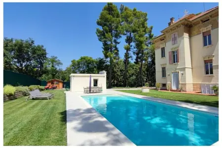 Location Villa à Ortezzano 12 personnes