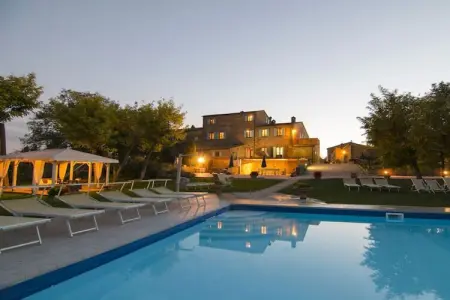 Location Maison à Cortona 24 personnes