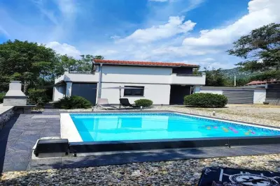 Location Maison à Grizane 6 personnes