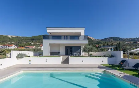 Location Maison à Banjol 8 personnes