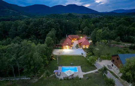 Location Maison à Gracac 8 personnes