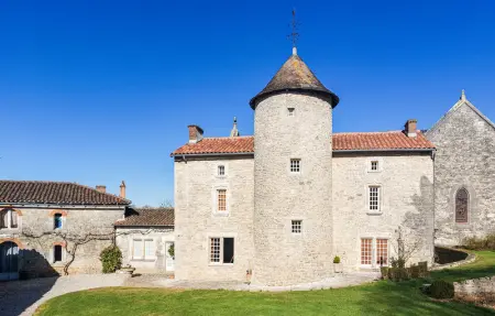 Location Maison à Bioussac 11 personnes