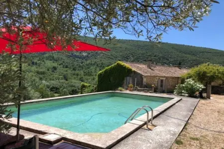 Location Maison à Lacoste 6 personnes