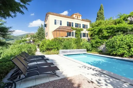Location Villa à Grasse 8 personnes