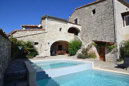 Location Maison à Lanas 5 personnes